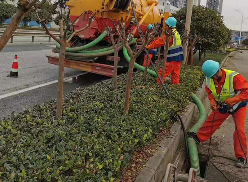 万泉镇市政管道清淤
